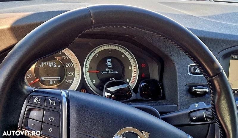 Second-hand Volvo S60 Momentum 163 CP (119 kW) 2012 Culoarealbastru Berlinǎ