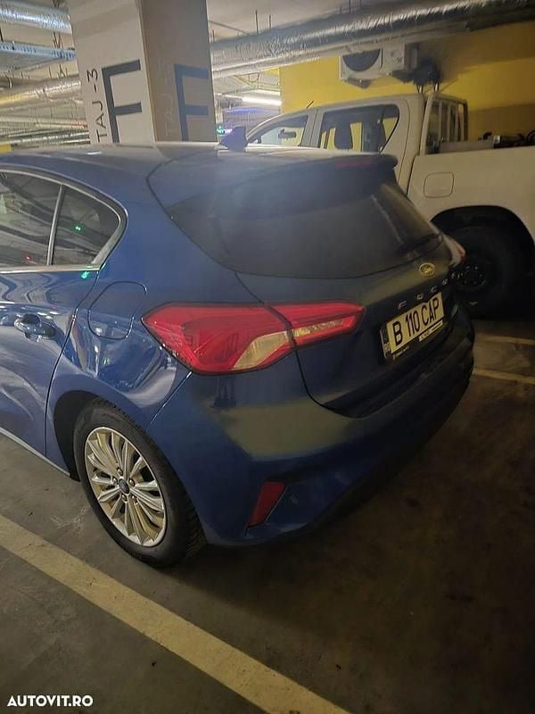 Culoarealbastru Utilizat 2020 Ford Focus Titanium Hatchback | 10.295 EUR (Preț bun) - Imagine 1/4