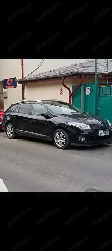 Negru Utilizat 2013 Renault Mégane III Break | 4.150 EUR (Super Preț) - Imagine 1/4