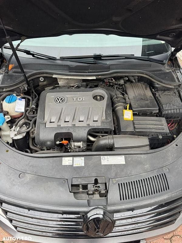 Second-hand VW Passat 140 CP (102 kW) 2012 Culoaremaro Berlinǎ