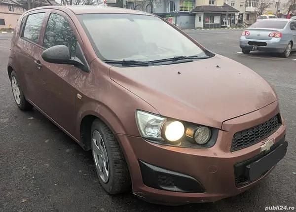 Maro Utilizat 2014 Chevrolet Aveo LS Hatchback | 3.300 EUR - Imagine 1/4