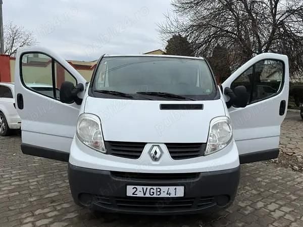Second-hand Renault Trafic 114 CP (83 kW) 2011 Alb Monovolum