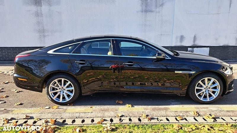 Second-hand Jaguar XJ 275 CP (202 kW) 2010 Culoarenegru Berlinǎ