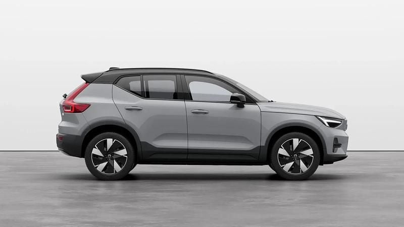 ["vapour grey"] Utilizat 2023 Volvo XC40 Plus SUV | 39.341 EUR (Preț bun) - Imagine 1/4