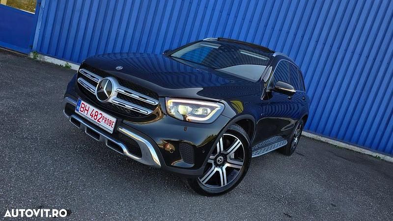 Culoarenegru Utilizat 2021 Mercedes GLC300e SUV | 32.490 EUR (Preț OK) - Imagine 1/4