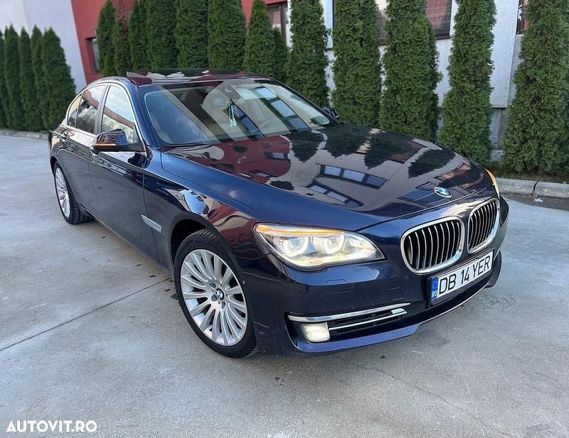 Culoarealbastru Utilizat 2013 BMW 740 Comfort Edition Berlinǎ | 15.000 EUR (Puțin scump) - Imagine 1/4