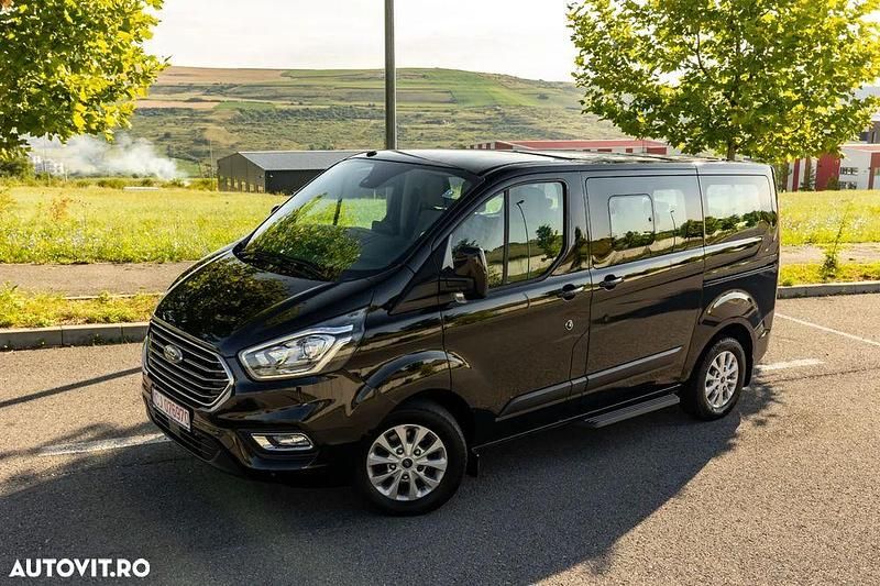 Negru Utilizat 2019 Ford Tourneo Custom Titanium Monovolum | 21.500 EUR - Imagine 1/4