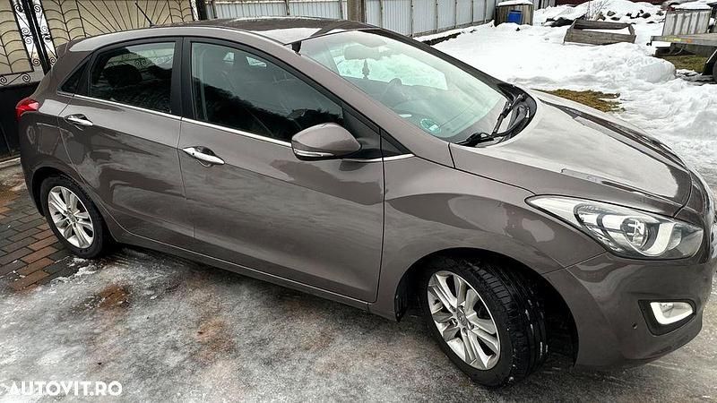 Second-hand Hyundai i30 Style 128 CP (94 kW) 2012 Culoaremaro Hatchback