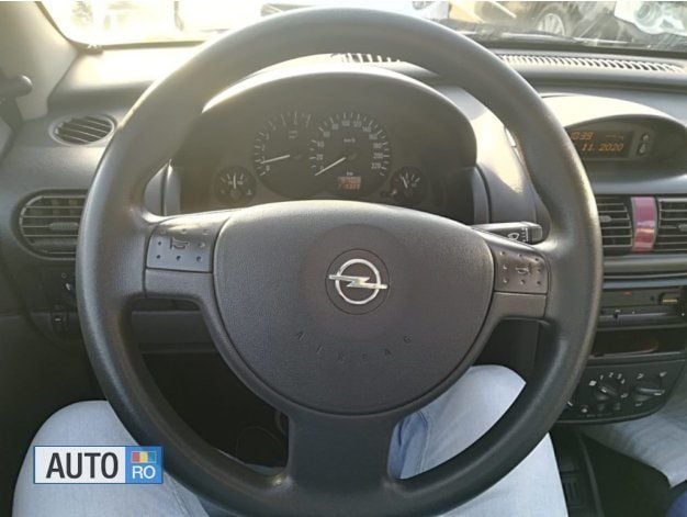 Second-hand Opel Corsa 75 CP (55 kW) 2001 Verde Hatchback