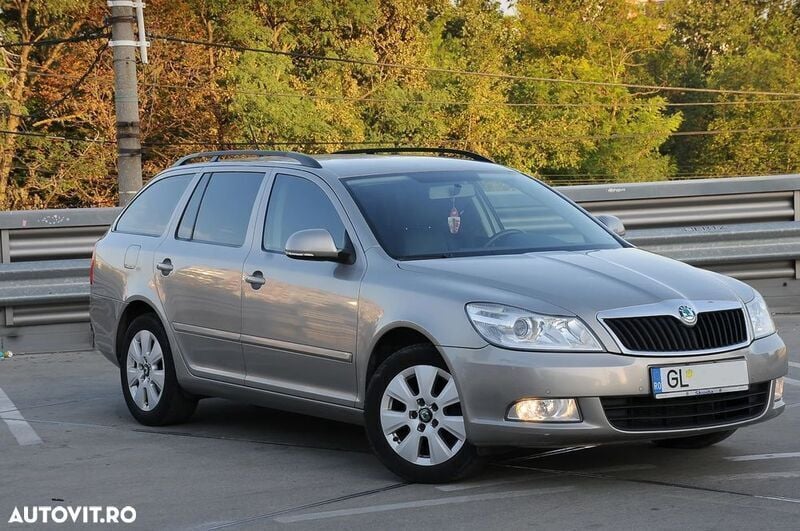 Gri Utilizat 2013 Skoda Octavia Elegance Break | 4.000 EUR (Preț bun) - Imagine 1/4