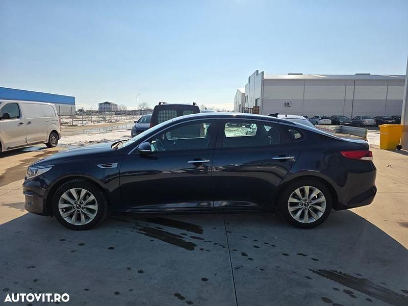 Second-hand Kia Optima Comfort 141 CP (103 kW) 2017 Culoarealbastru Berlinǎ