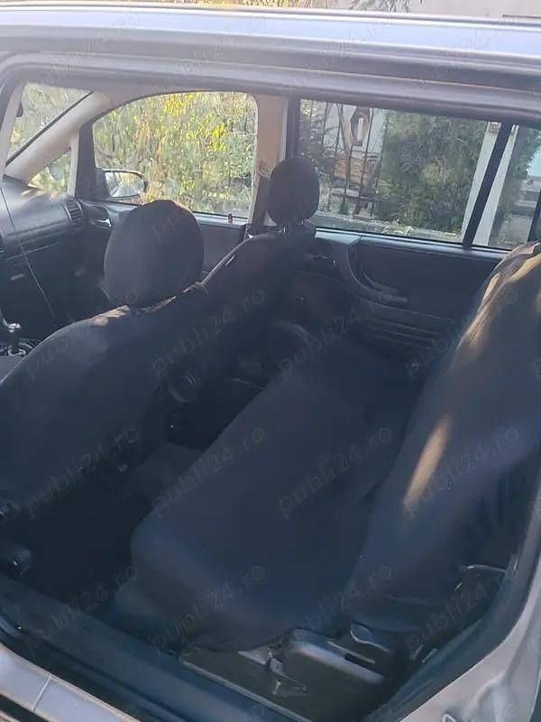 Gri Utilizat 2007 Opel Zafira Monovolum | 1.600 EUR - Imagine 1/4