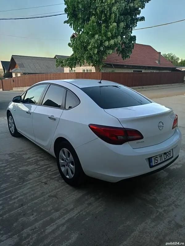 Second-hand Opel Astra 115 CP (84 kW) 2016 Alb Berlinǎ