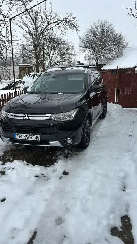 Utilizat 2015 Mitsubishi Outlander Instyle SUV | 44.000 EUR - Imagine 1/4