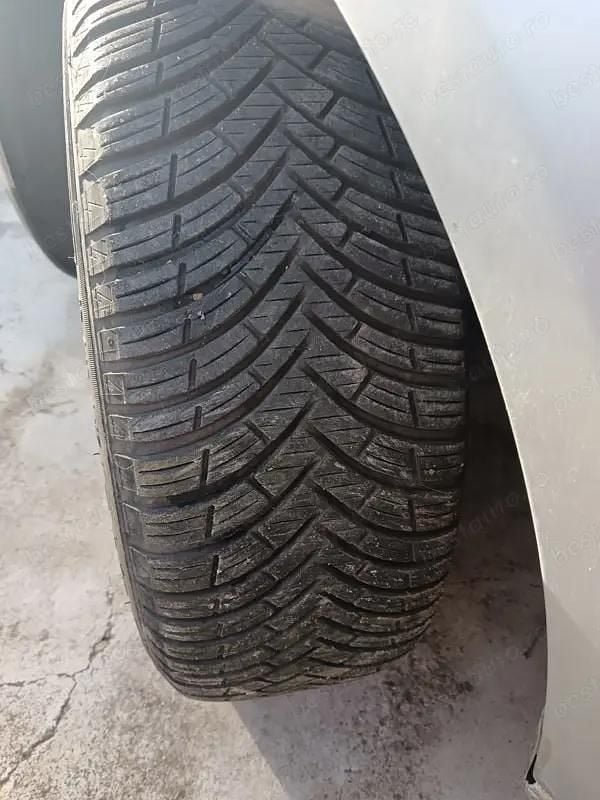 Second-hand VW Touran 77 CP (56 kW) 2006 Gri Monovolum