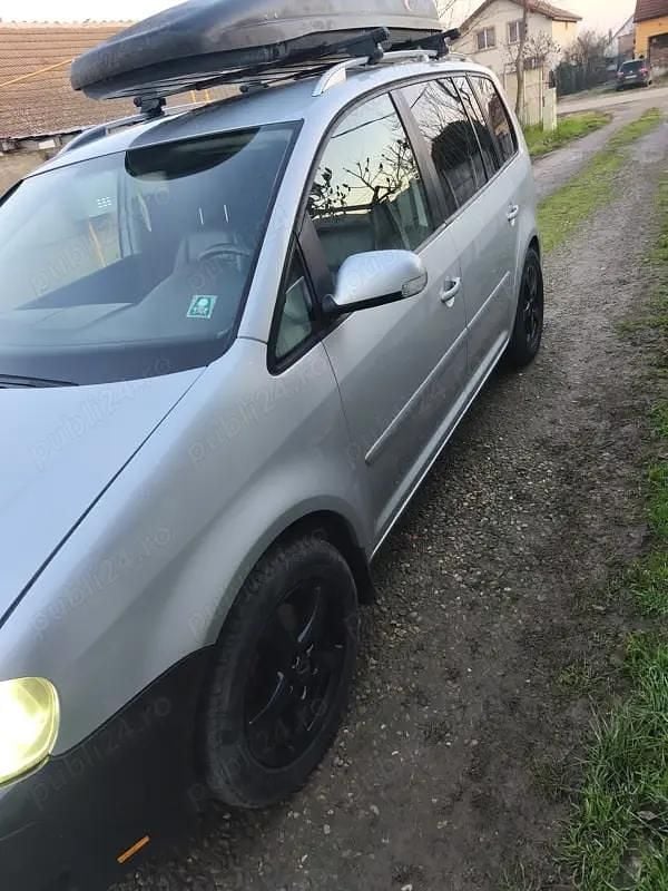 Second-hand VW Touran 136 CP (100 kW) 2005 Monovolum