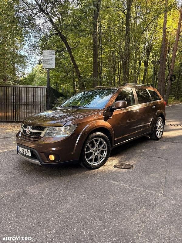 Culoaremaro Utilizat 2013 Fiat Freemont Lounge SUV | 9.500 EUR - Imagine 1/4