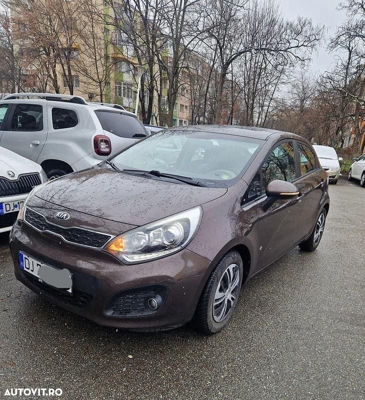 Second-hand Kia Rio FIFA World Cup Edition 109 CP (80 kW) 2013 Culoaremaro Hatchback