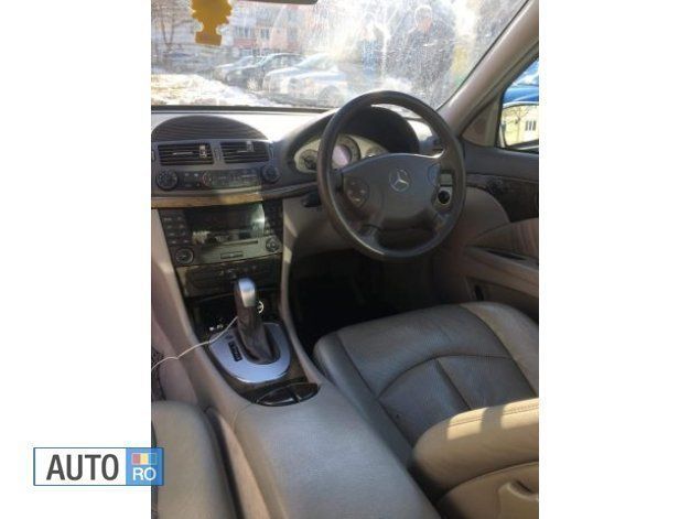 Gri Utilizat 2003 Mercedes E220 Berlinǎ | 2.150 EUR - Imagine 1/4