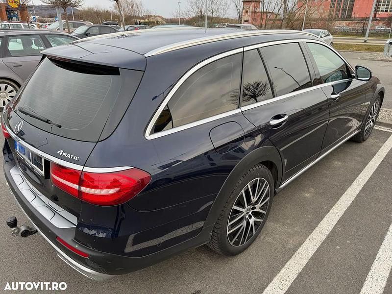 Second-hand Mercedes E220 All-Terrain Exclusive 194 CP (142 kW) 2019 Culoarealbastru Break