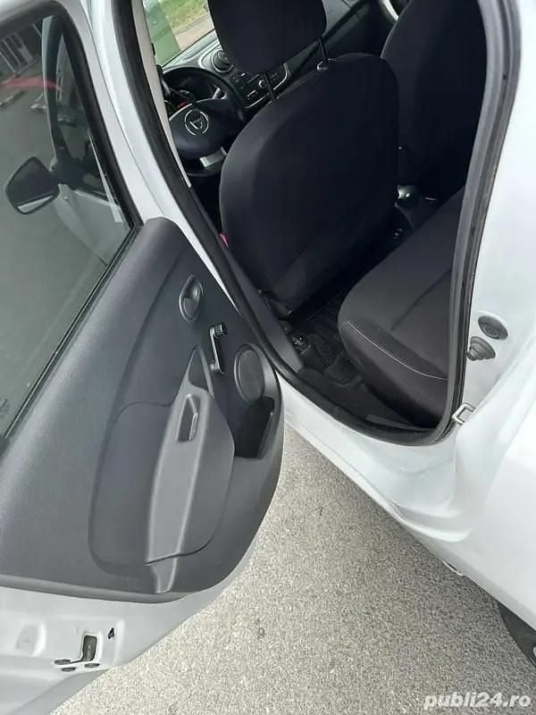 Alb Utilizat 2014 Dacia Logan Berlinǎ | 4.300 EUR (Preț OK) - Imagine 1/4