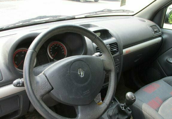 Second-hand Renault Clio II Extreme 82 CP (60 kW) 2004 Gri  metalizat Hatchback