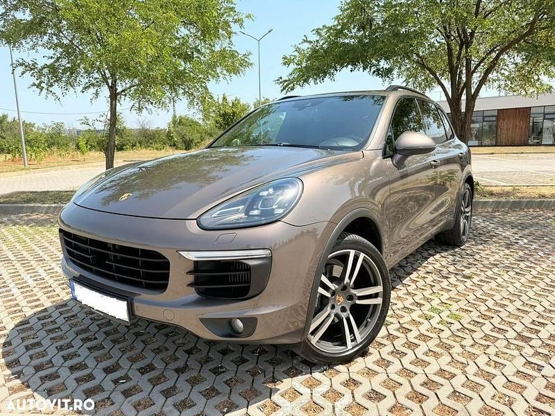 Maro Utilizat 2016 Porsche Cayenne SUV | 33.000 EUR (Scump) - Imagine 1/4