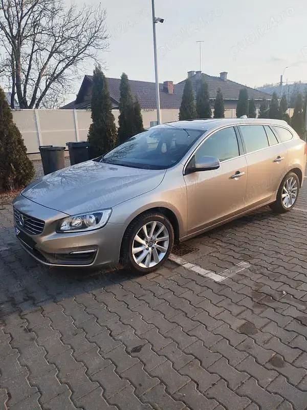 Utilizat 2014 Volvo V60 Break | 7.000 EUR (Preț OK) - Imagine 1/4