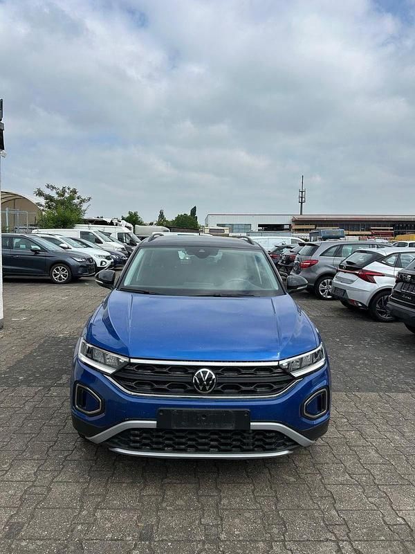 Utilizat 2023 VW T-Roc Life SUV | 25.552 EUR (Preț OK) - Imagine 1/1