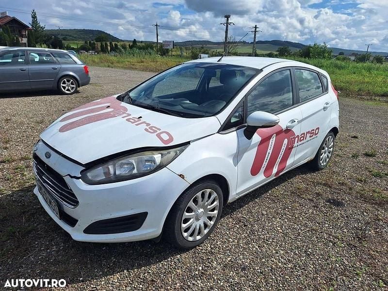 Alb Utilizat 2013 Ford Fiesta Hatchback | 1.200 EUR (Super Preț) - Imagine 1/4