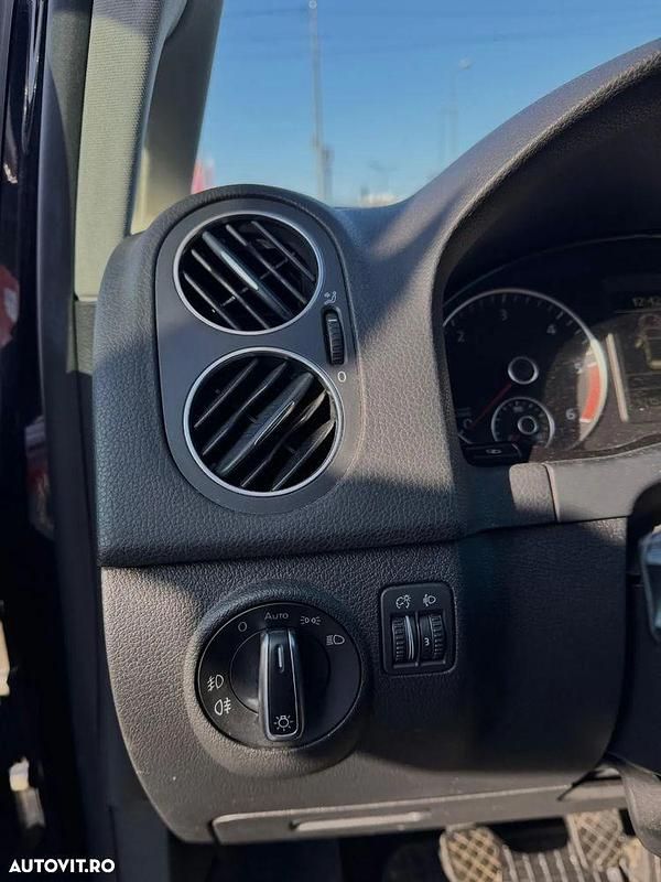 Second-hand VW Golf VI 105 CP (77 kW) 2010 Culoarenegru Hatchback