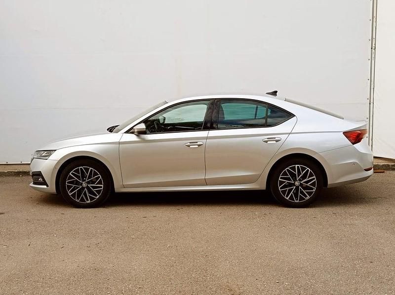 Second-hand Skoda Octavia Style 150 CP (110 kW) 2023 Gri mediu  normal Berlinǎ