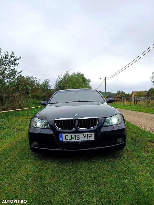 Culoarenegru Utilizat 2006 BMW 320 Sport Line Break | 3.650 EUR (Preț OK) - Imagine 1/4