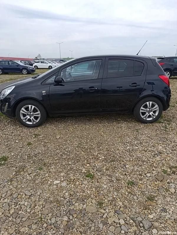 Negru Utilizat 2012 Opel Corsa Hatchback | 3.590 EUR (Preț OK) - Imagine 1/4