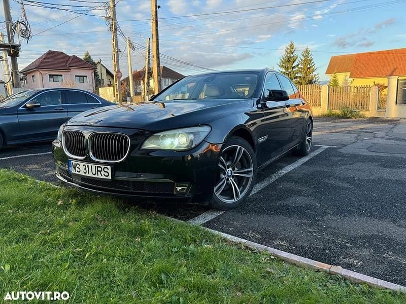 Culoarenegru Utilizat 2012 BMW 740 Comfort Edition Berlinǎ | 10.500 EUR - Imagine 1/4