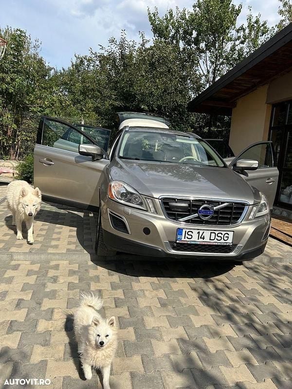 Culoarebej Utilizat 2011 Volvo XC60 Summum SUV | 9.800 EUR (Preț OK) - Imagine 1/4