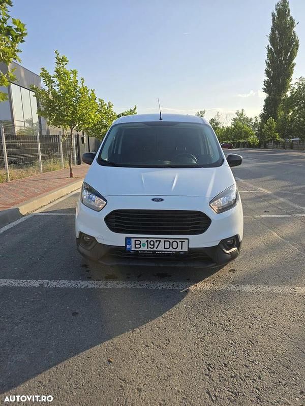 Second-hand Ford Courier 100 CP (73 kW) 2021 Alb Monovolum