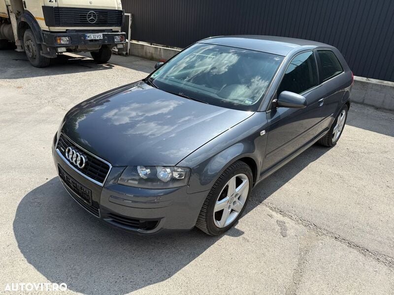 Gri Utilizat 2004 Audi A3 Ambiente Coupe | 1.999 EUR (Puțin scump) - Imagine 1/4