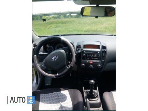 Second-hand Kia Ceed 109 CP (80 kW) 2008 Gri Hatchback