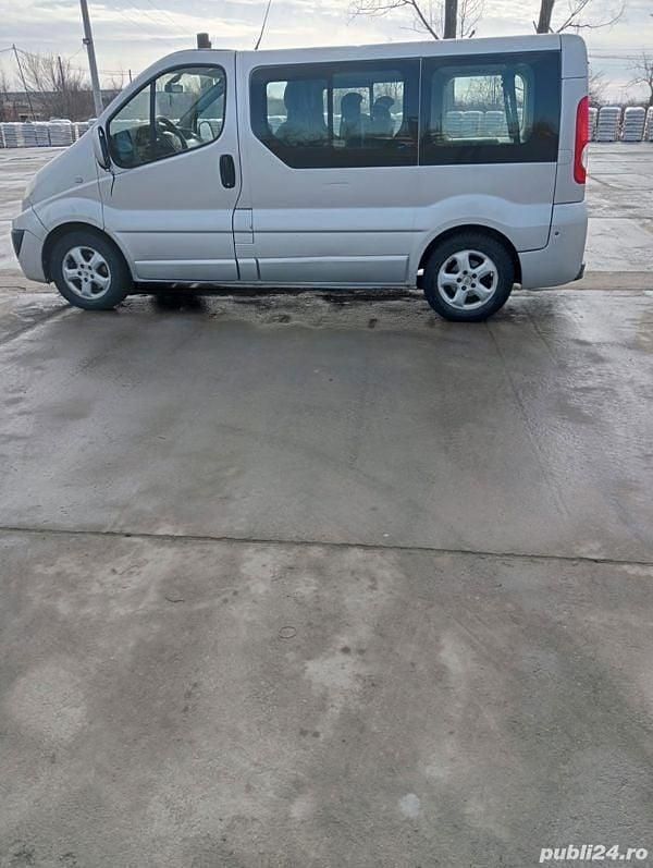 Utilizat 2006 Renault Trafic Monovolum | 5.500 EUR (Scump) - Imagine 1/4