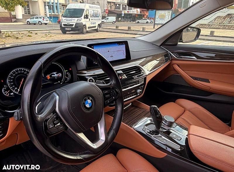 Second-hand BMW 520 Luxury Line 190 CP (139 kW) 2018 Culoarenegru Berlinǎ