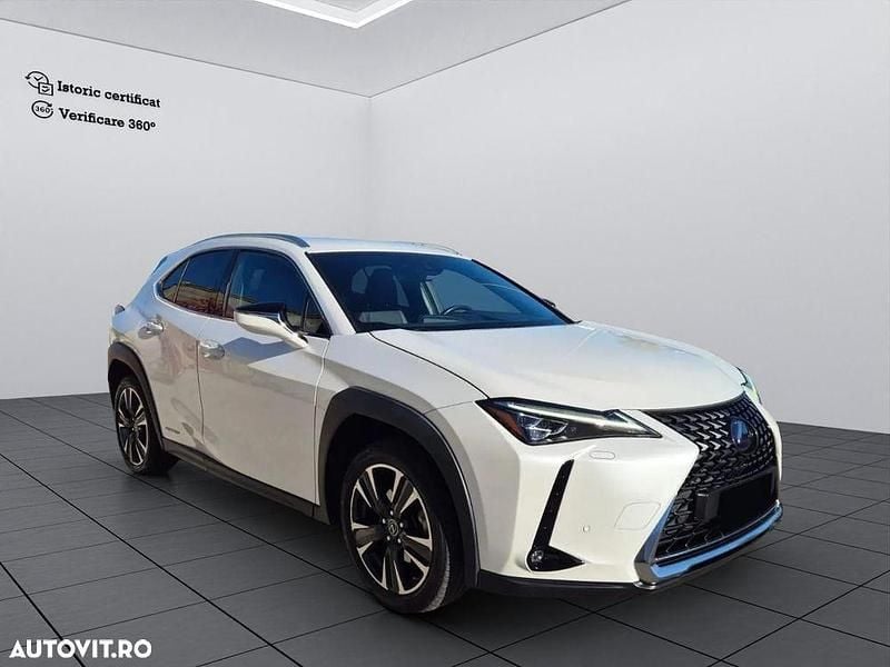 Second-hand Lexus UX 250h E-FOUR 184 CP (135 kW) 2020 Culoarealb SUV