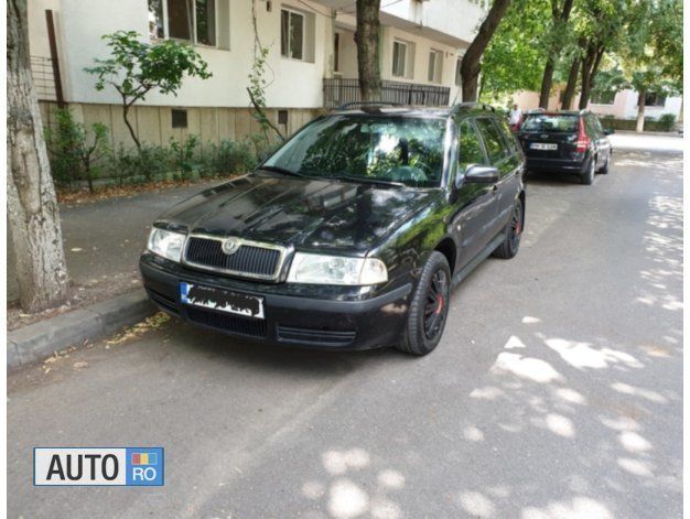 Negru Utilizat 2003 Skoda Octavia Break | 2.300 EUR (Scump) - Imagine 1/4