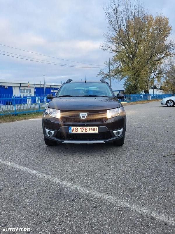 Culoarenegru Utilizat 2013 Dacia Sandero Stepway Hatchback | 4.500 EUR (Preț OK) - Imagine 1/4
