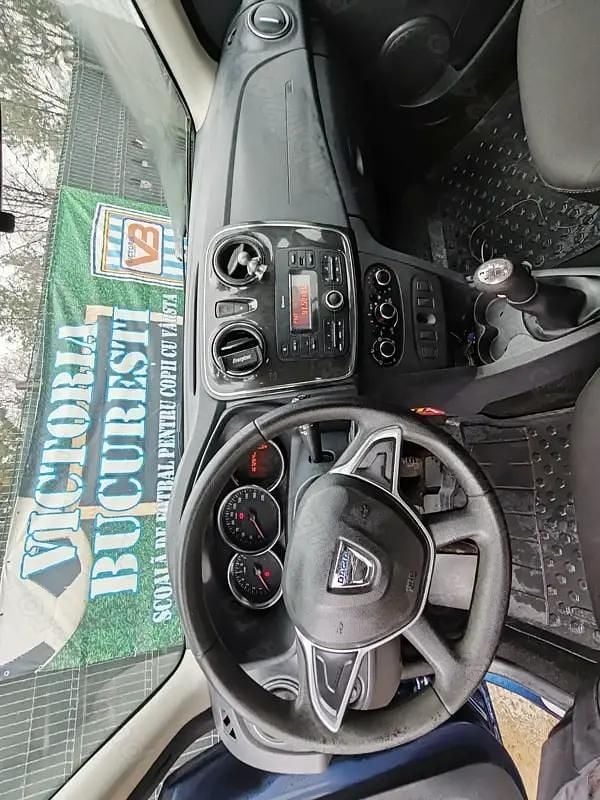 Second-hand Dacia Sandero Essentiel 90 CP (66 kW) 2019 Culoarealbastru Hatchback