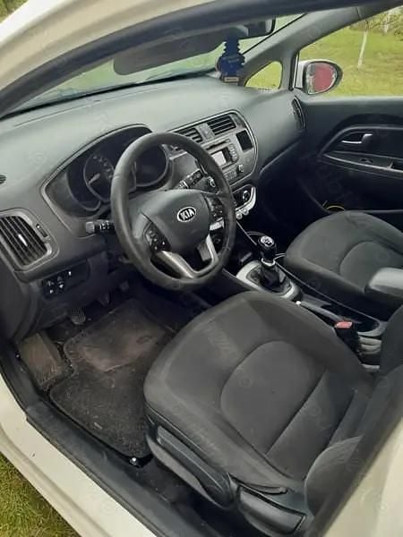 Utilizat 2012 Kia Rio 2 Hatchback | 3.300 EUR (Preț bun) - Imagine 1/4
