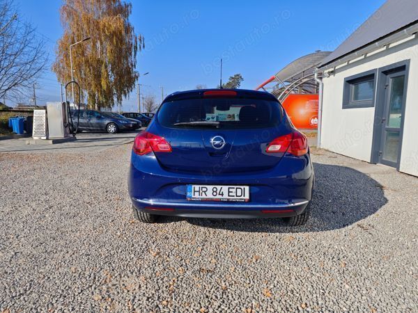 Second-hand Opel Astra 116 CP (85 kW) 2014 Albastru Hatchback