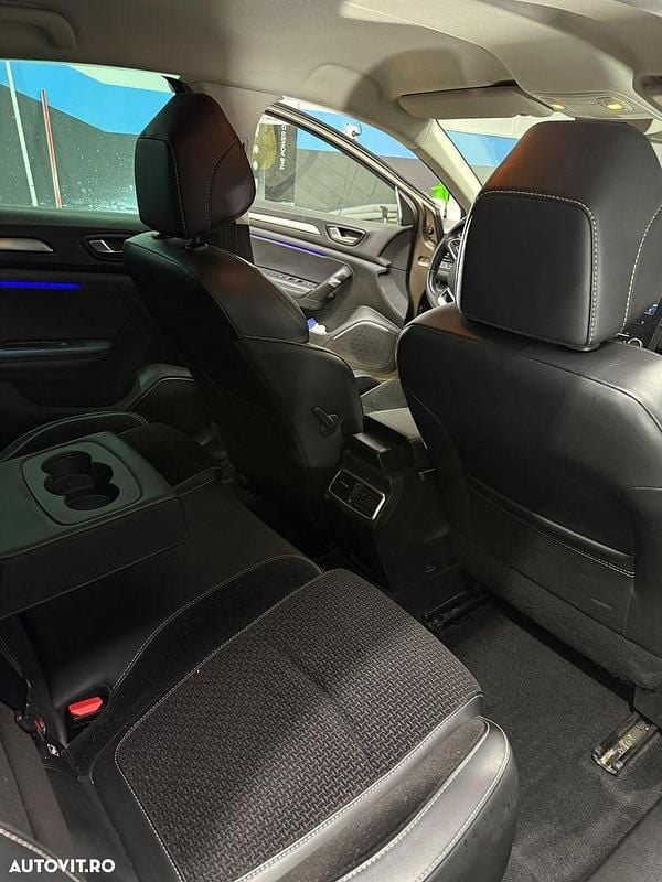 Second-hand Renault Mégane IV Intens 140 CP (102 kW) 2019 Culoaremaro Berlinǎ