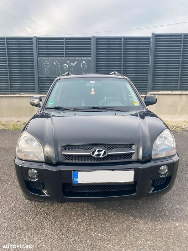 Negru Utilizat 2008 Hyundai Tucson SUV | 3.800 EUR (Super Preț) - Imagine 1/4