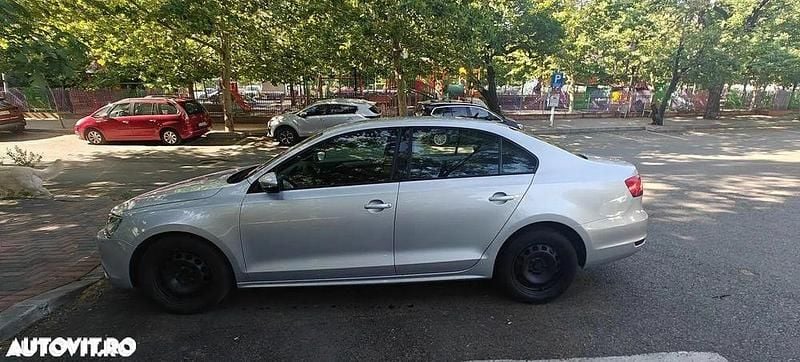 Second-hand VW Jetta 105 CP (77 kW) 2012 Culoaregri Berlinǎ